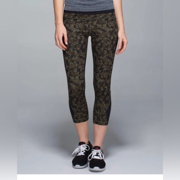 Lululemon Leggings Womens Sz 6 Crop Inspire Run Green Military Gym Workout Yoga - Picture 2 of 11